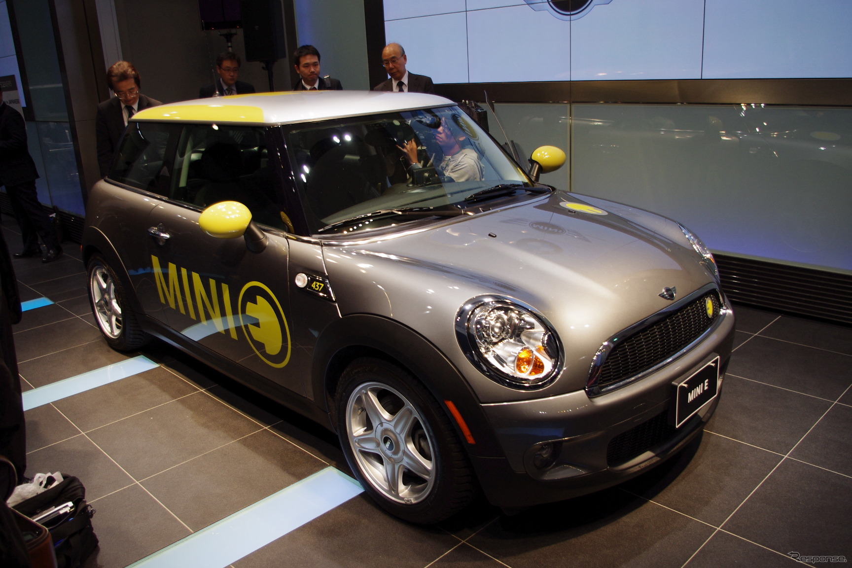 電気自動車MINI Eを使用し実証試験を開始した（30日）