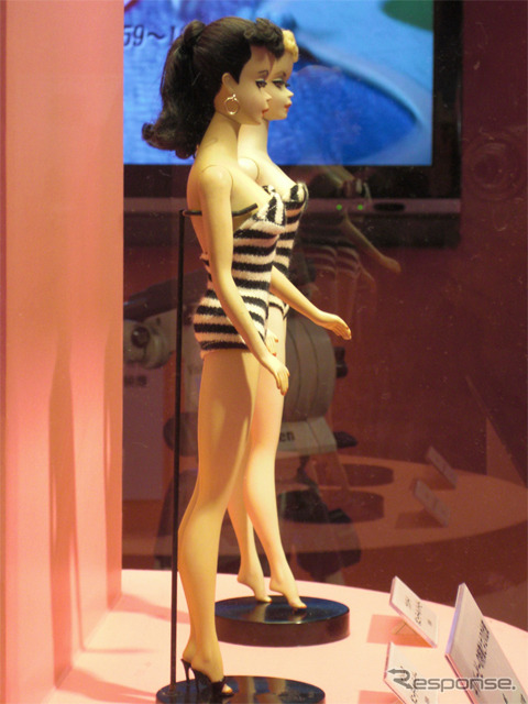ナンバー2（手前）とナンバー1。（C）2010 Mattel, Inc.