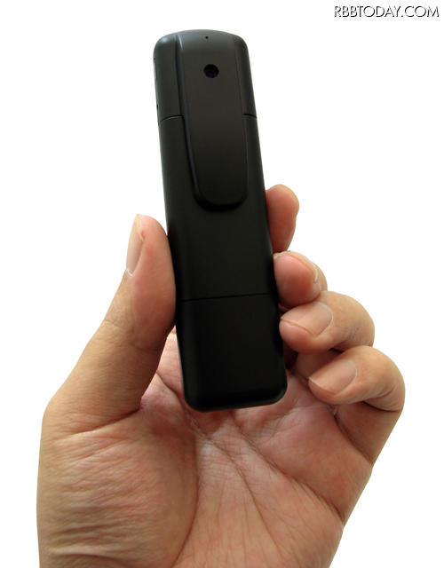 デジタルビデオカメラ、ハンファ・ジャパン USBフラッシュメモリのような手のひらサイズのボディ