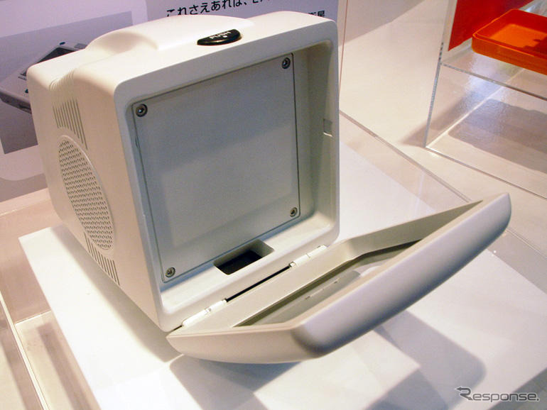 【WPC EXPO2003】小型端末で放送衛星からの電波をキャッチ