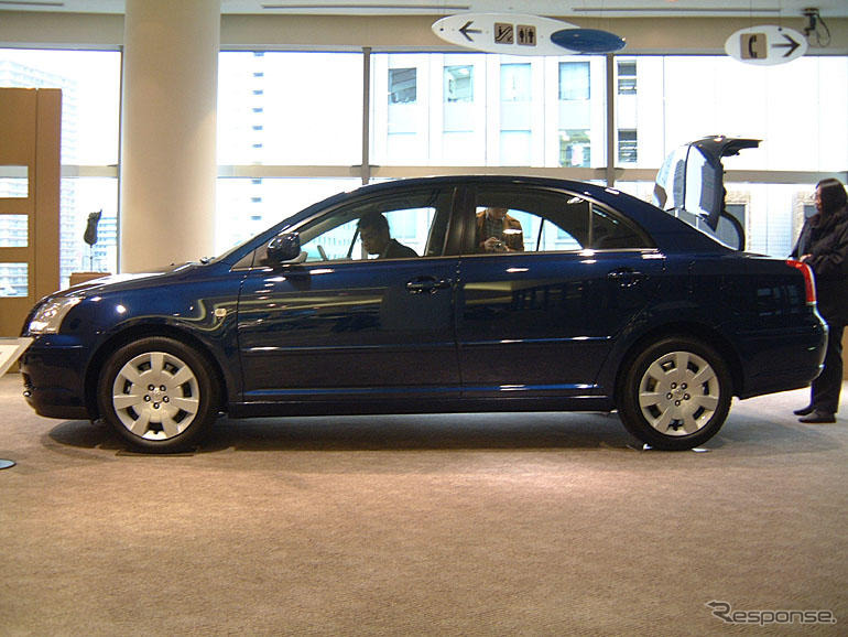 【トヨタ『アベンシス』発表】「ハリ・ポタ」「ベッカム」人気にあやかれるか