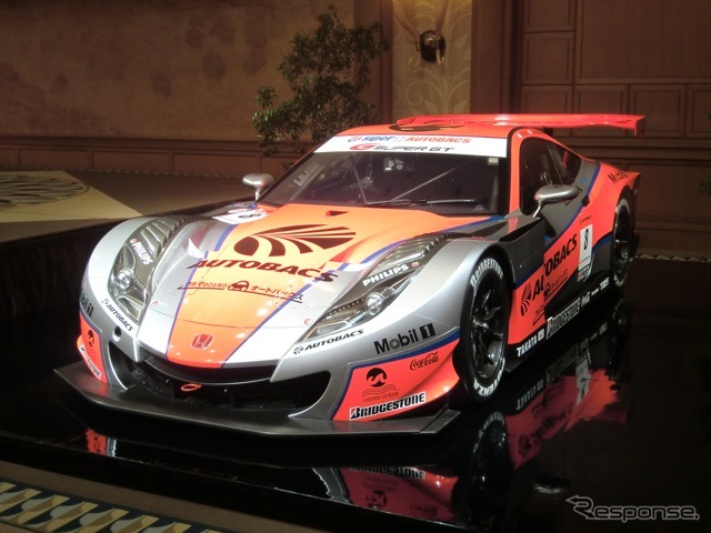 ARTA HSV（GT500）の2011年カラー。ドライバーの武藤は「シャープな印象」と絶賛