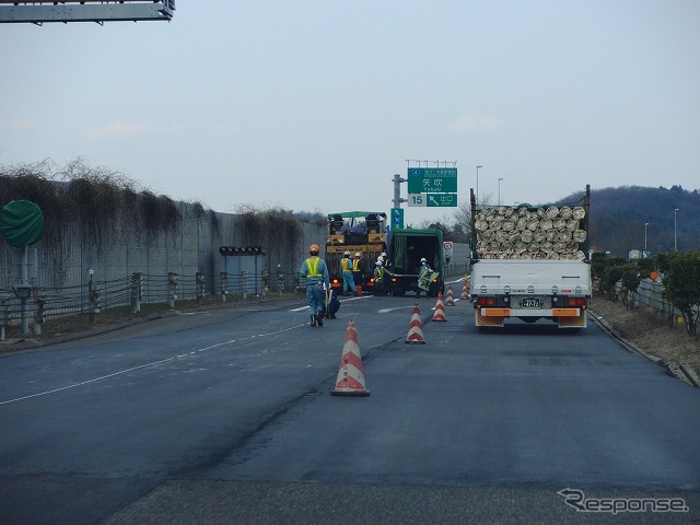 東日本大震災 東北自動車道は段差に注意