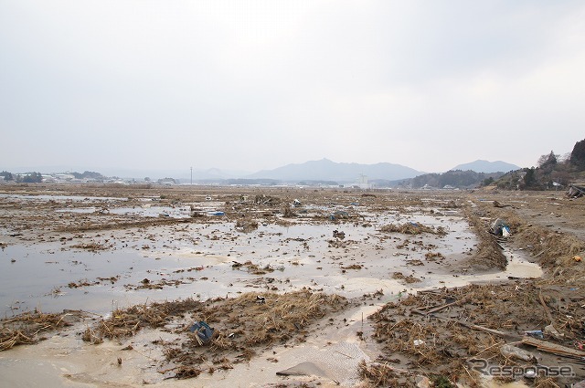 東日本大震災 津波は高台まで押し寄せ、室内には大きな魚が