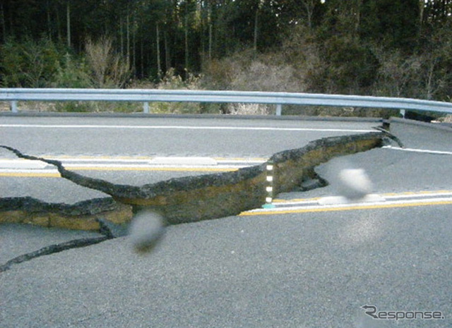 常磐道・広野IC〜常磐富岡ICで路面が陥没（3月12日）