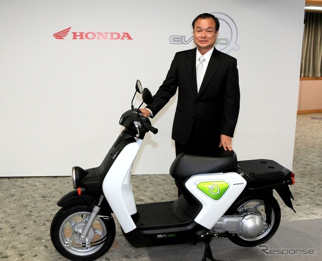 ホンダEV-neoと伊東孝紳取締役社長