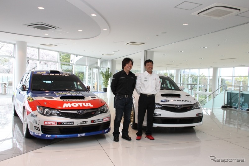 新井選手（向かって左）と奴田原選手