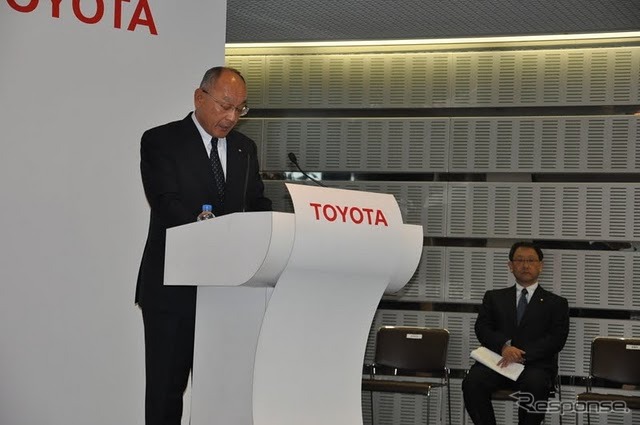 トヨタ 豊田章男社長（右）と小澤哲副社長