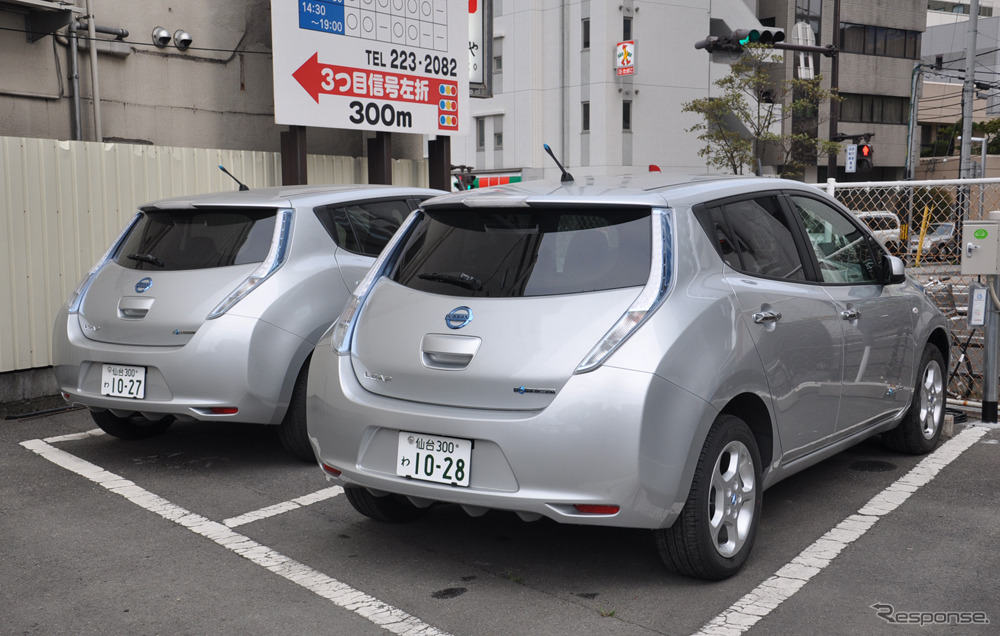 日産レンタカー花京院店のEVリーフ