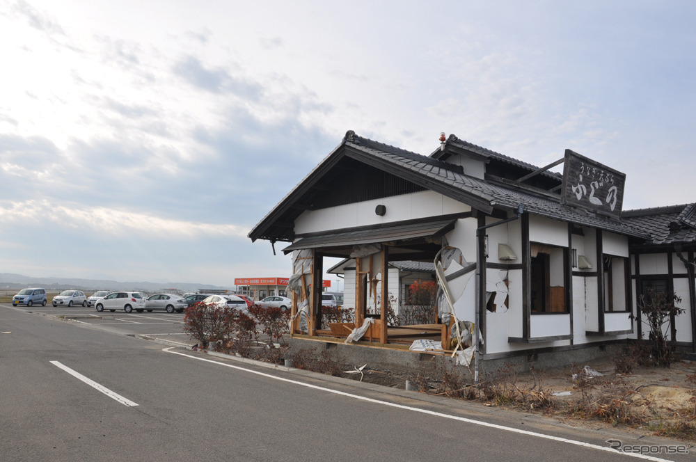 レストランの建物が津波からマツダレンタカーの店舗を守った