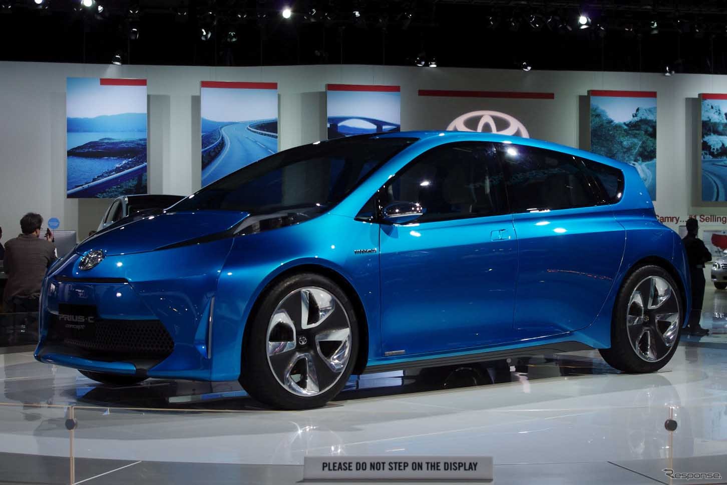 デトロイトモーターショー2011で公開されたハイブリッド車「プリウスcコンセプト」