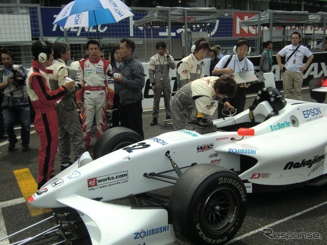 予選は2位だった小暮。スタートでトップに立つが、ピットストップで手間取り開幕戦制覇ならず