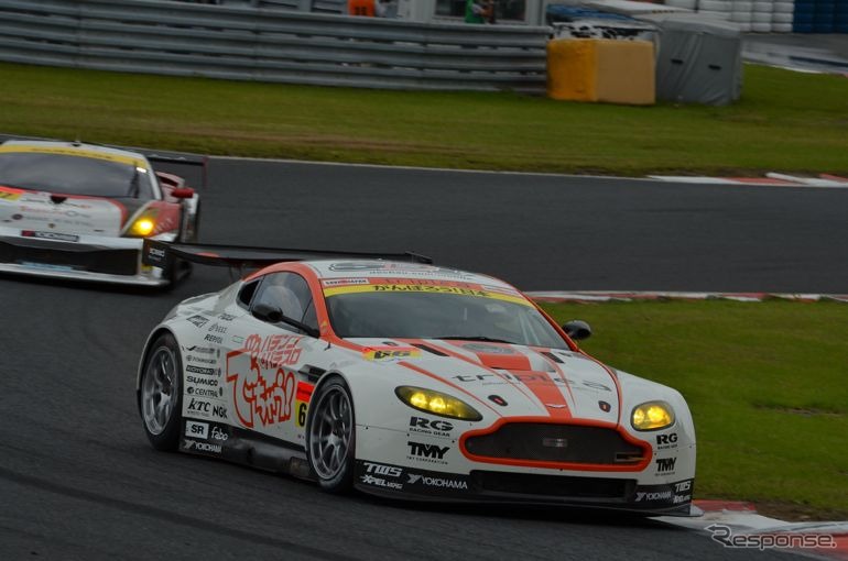 GT300クラス優勝は吉本大樹/星野一樹組（triple a Vantage GT2）