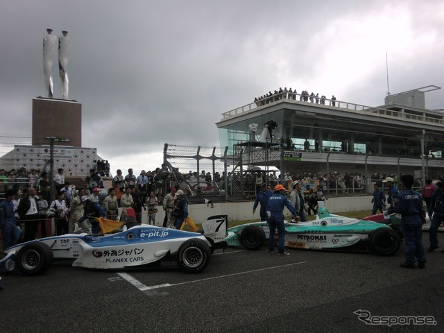 優勝を争った2台。（7）は大嶋車、その右は一貴車。