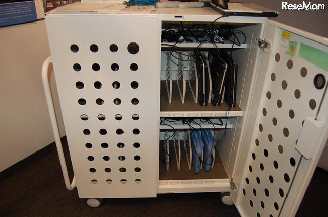 【NEE2011】未来のICT学習空間で内田洋行が模擬授業 ノートPC充電保管庫