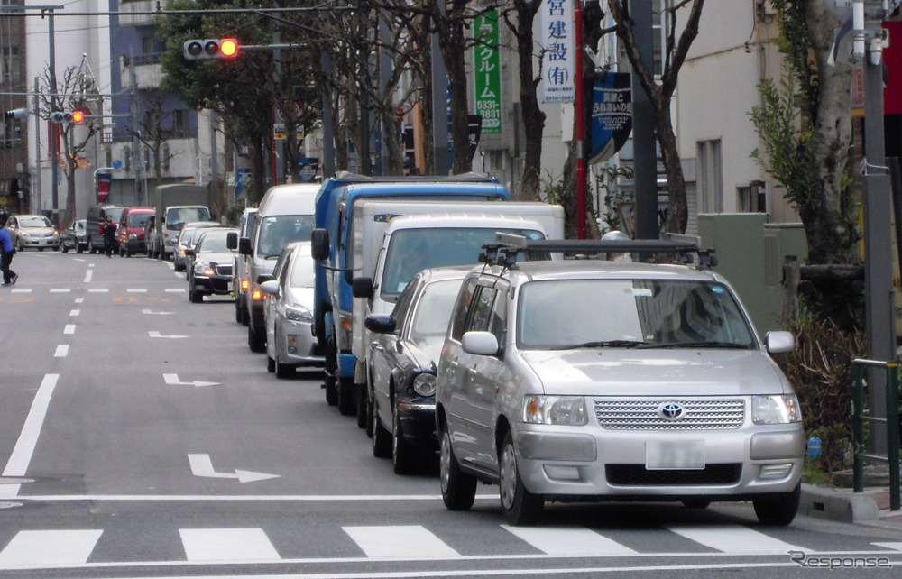 震災直後の都内における給油待ちの車両（3月17日）