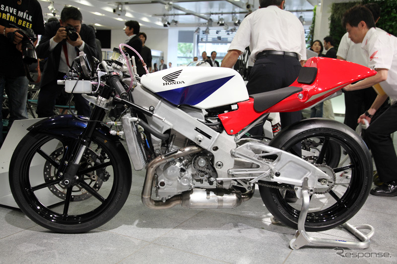 【ホンダ NSF250R 発表】Moto3用レーサーバイクを12月に発売