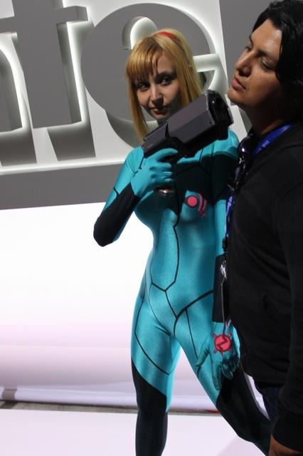 【E3 2011】任天堂ブースで見つけたセクシーなサムス・アラン  【E3 2011】任天堂ブースで見つけたセクシーなサムス・アラン 