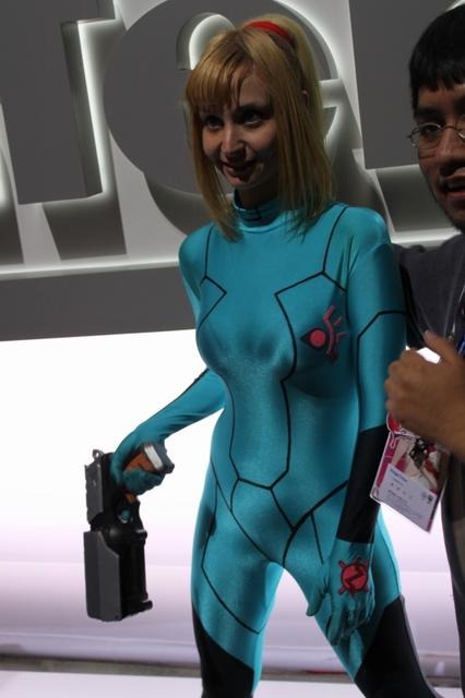 【E3 2011】任天堂ブースで見つけたセクシーなサムス・アラン  【E3 2011】任天堂ブースで見つけたセクシーなサムス・アラン 