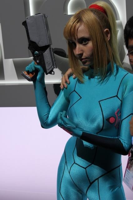 【E3 2011】任天堂ブースで見つけたセクシーなサムス・アラン  【E3 2011】任天堂ブースで見つけたセクシーなサムス・アラン 
