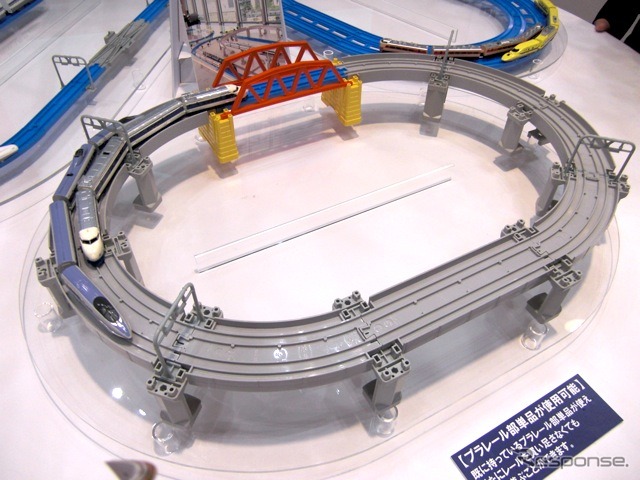 プラレールアドバンス。プラレールの単線が複線に（東京おもちゃショー11）