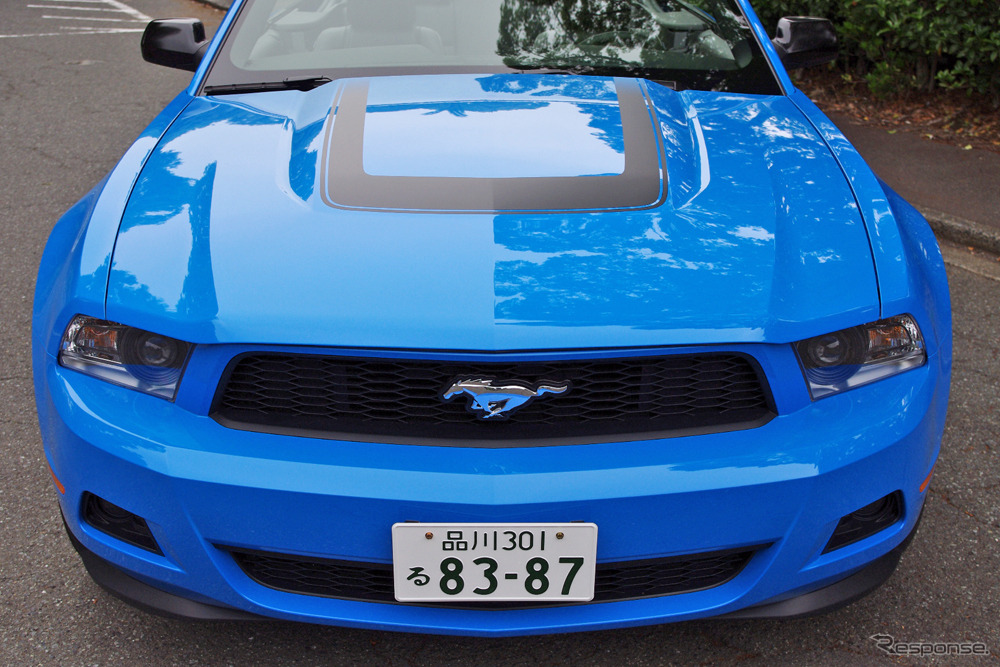 フォード マスタング V6コンバーチブル スポーツアピアランス（外装色：グラバーブルー）