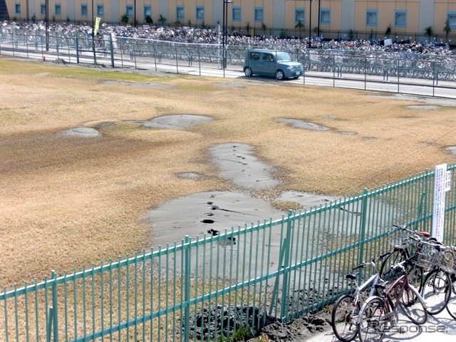 東日本大震災による液状化（千葉県浦安市、3月）