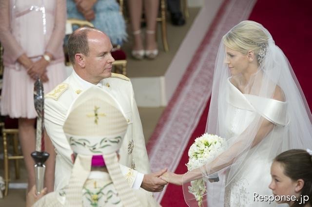 モナコ アルベール2世 結婚…レクサスオープンで市内パレード モナコ公国のアルベール2世公が結婚（2日）