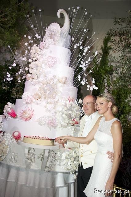 モナコ アルベール2世 結婚…レクサスオープンで市内パレード モナコ公国のアルベール2世公が結婚（2日）