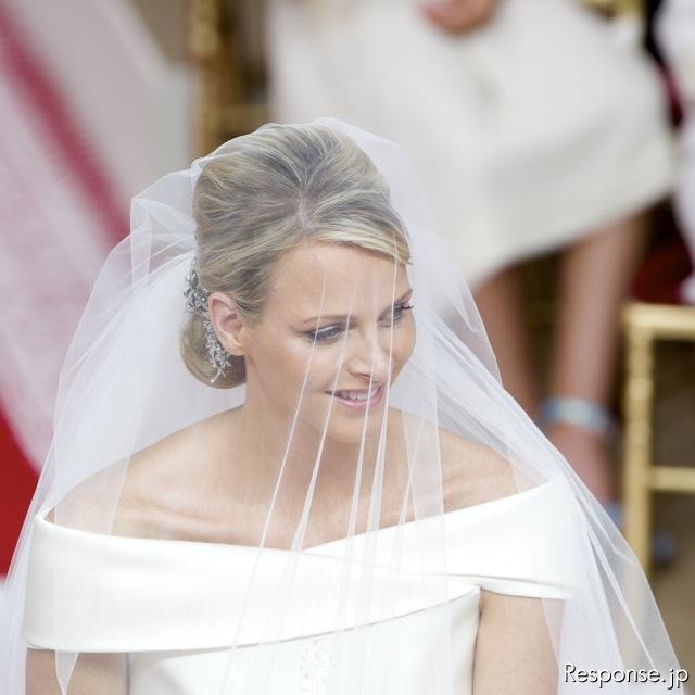 モナコ アルベール2世 結婚…レクサスオープンで市内パレード モナコ公国のアルベール2世公が結婚（2日）
