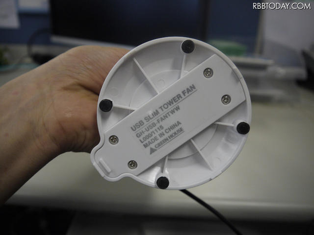 オフィスが暑い！USB接続のスリムタワー型扇風機を導入
