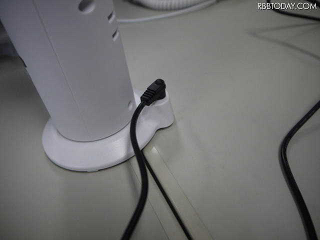 オフィスが暑い！USB接続のスリムタワー型扇風機を導入