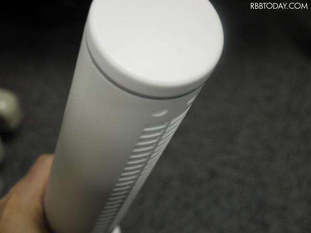 オフィスが暑い！USB接続のスリムタワー型扇風機を導入