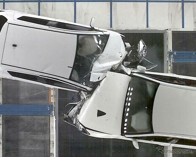 2011 トヨタ安全技術取材会。衝突実験高速写真
