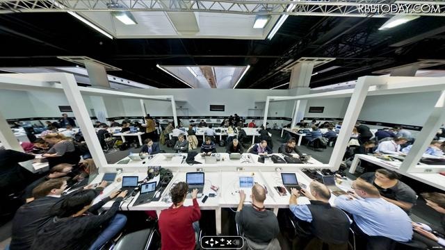 プレスルームの様子。MWCのサイトにはイベント写真が掲載されており、360°のパノラマで視聴することができる