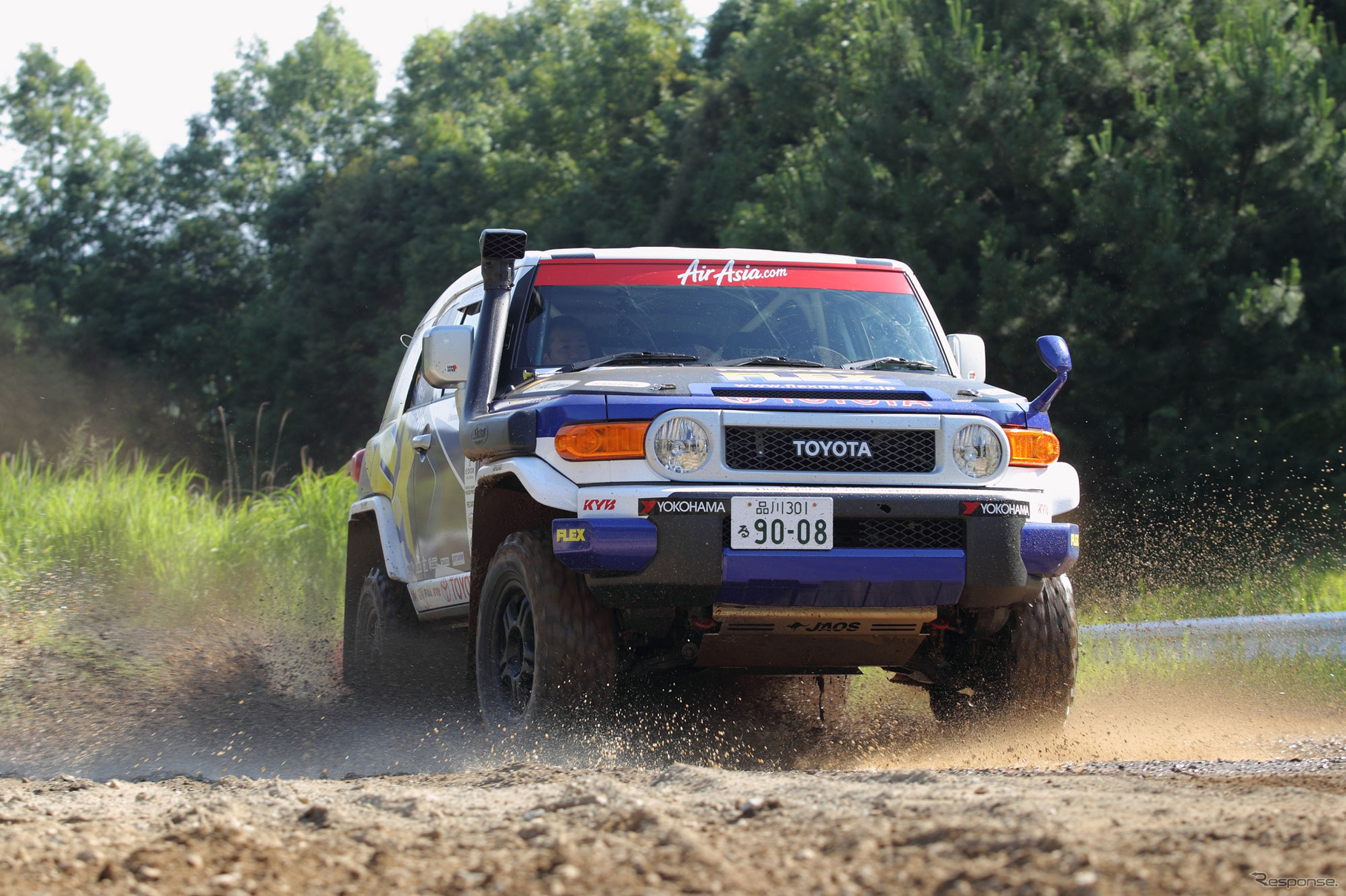 GEOLANDARを装着した哀川翔選手の 参戦車両、トヨタFJクルーザー