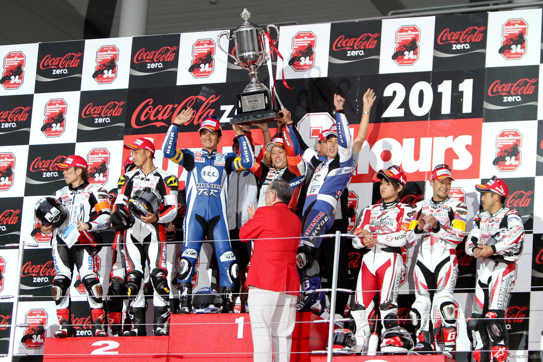【鈴鹿8耐】写真蔵…上位3チームの走りと表彰台