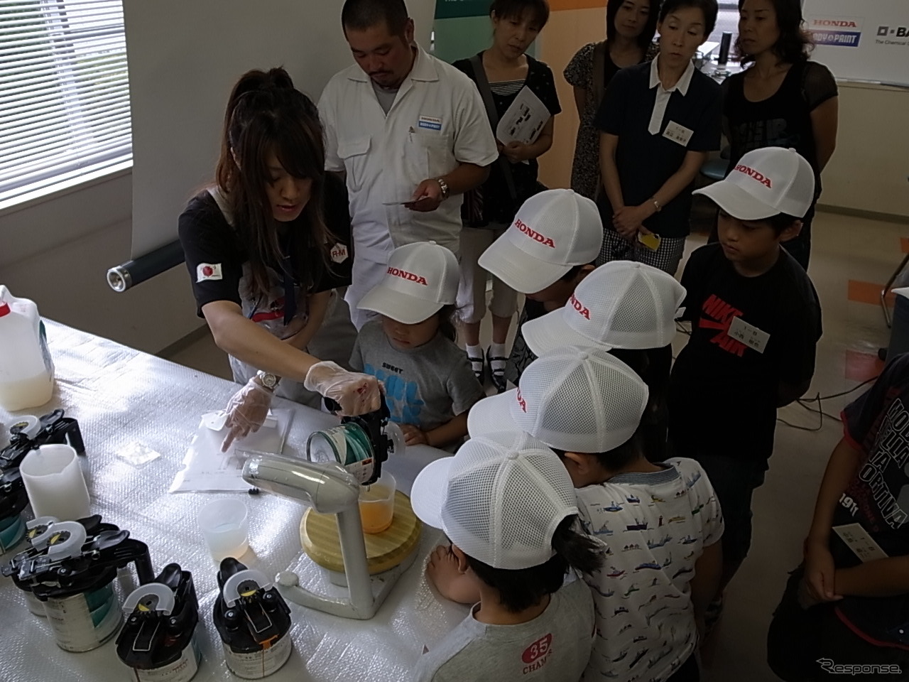 ホンダボディサービス栃木での塗装体験・工場見学のようす