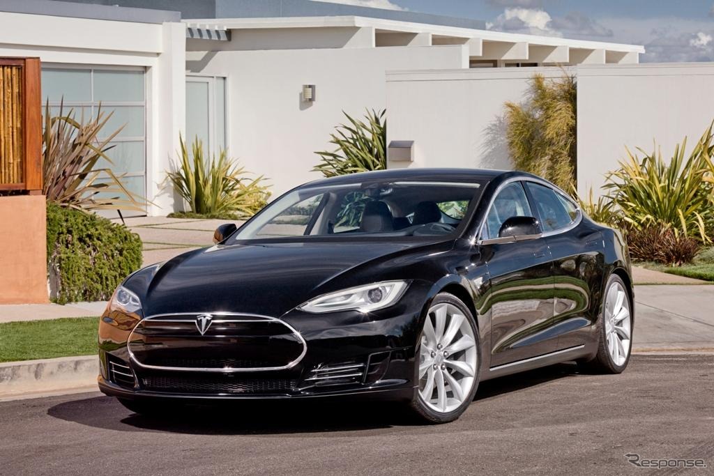 テスラモーターズが2012年に発売するモデルS（プロトタイプ）