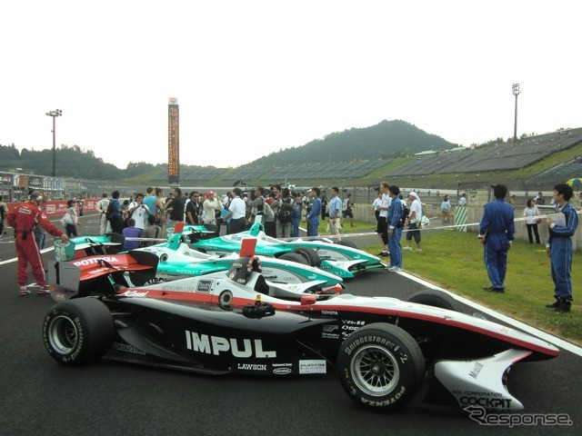 レースを終えた上位3台。手前から順にオリベイラ車、ロッテラー車、中嶋一貴車