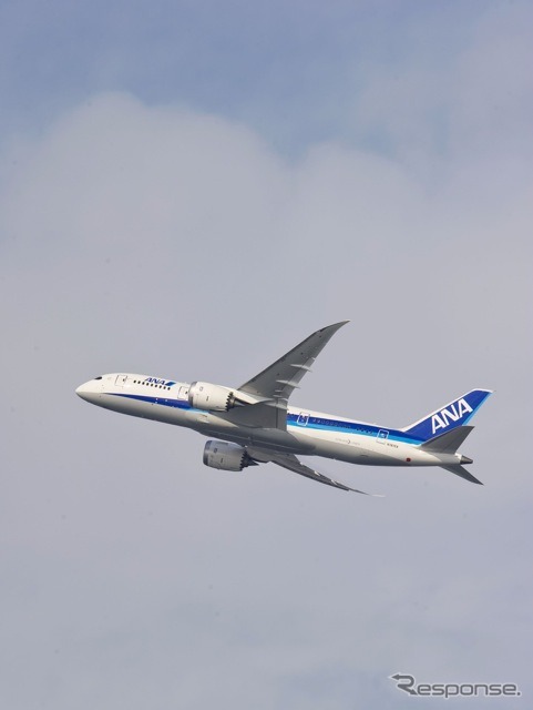 検証飛行で来日した、ANA塗装の、ボーイング社有787ドリームライナー（7月上旬）
