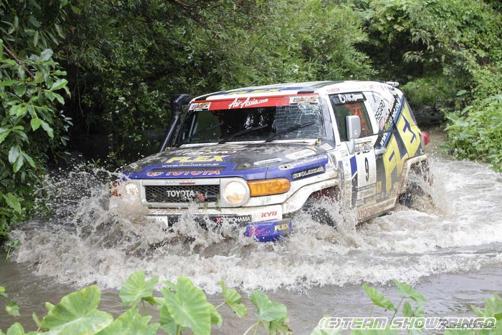 8月8日、SS3は204.53km、滑りやすい泥濘地やうっそうと樹木が茂ったジャングルが舞台