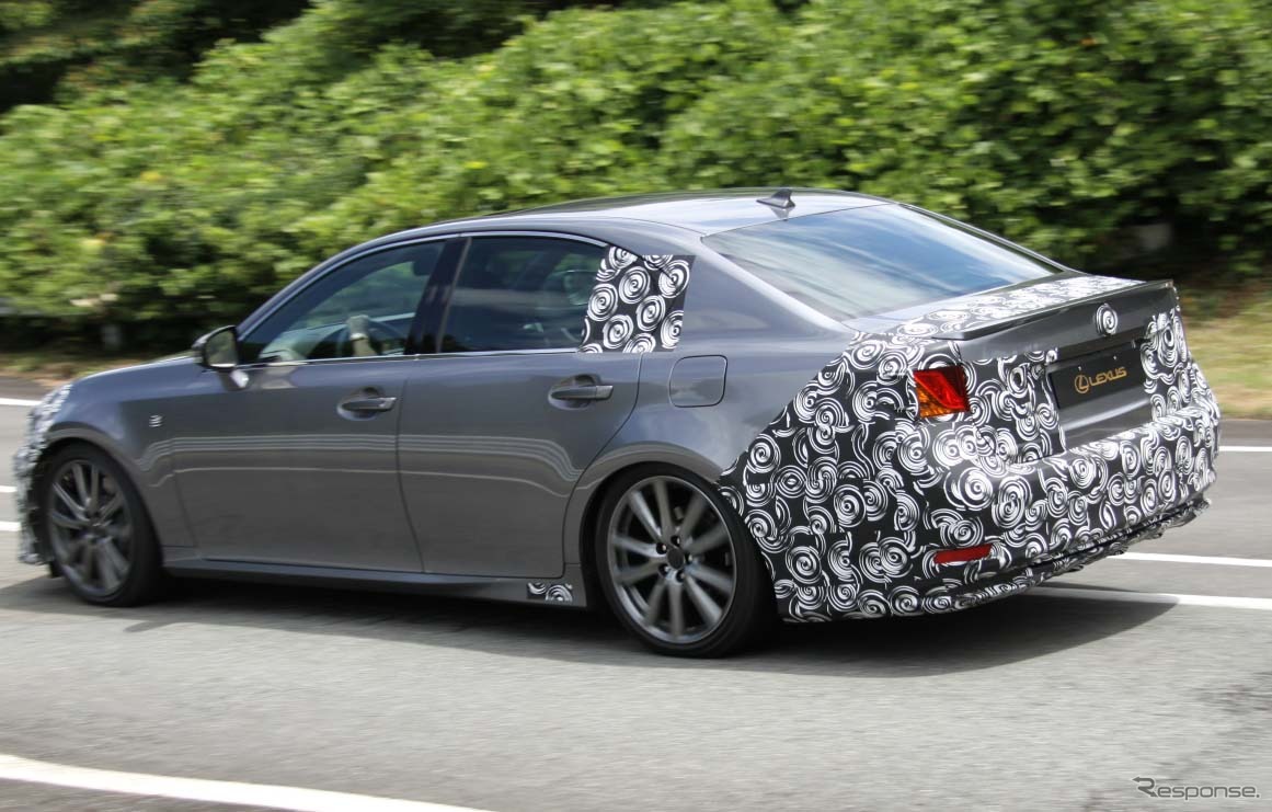 さまざまな擬装が施されたレクサスGS350 プレプロトタイプ