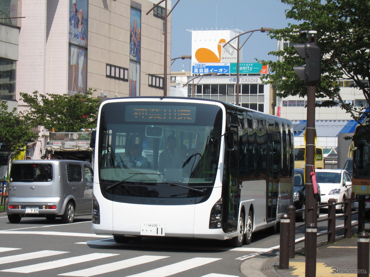 慶應義塾大学の電動フルフラットバス