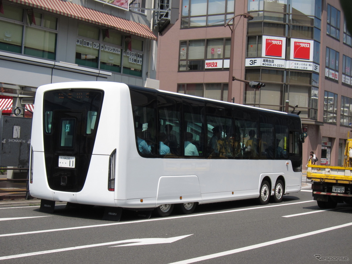 慶應義塾大学の電動フルフラットバス