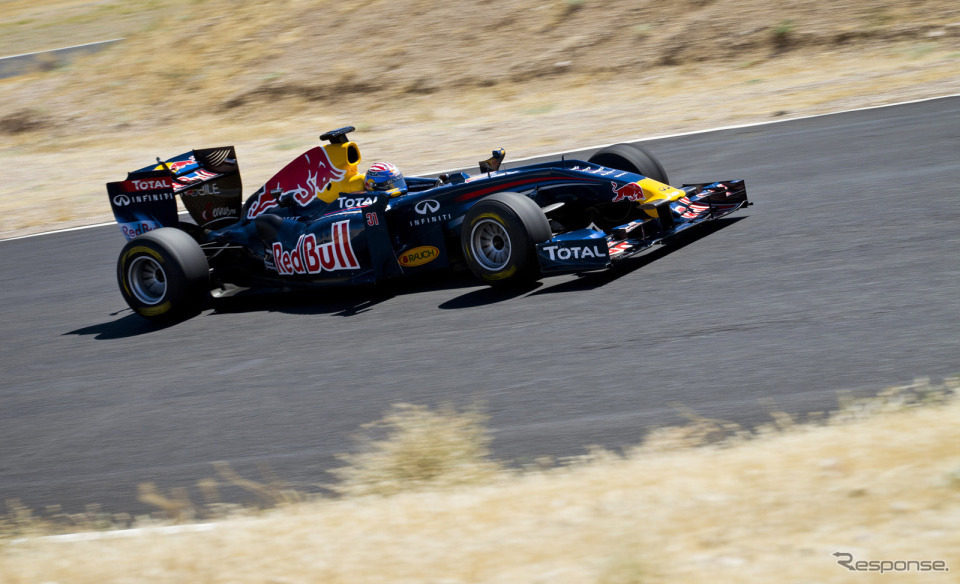 F1マシンをテストドライブしたトム・クルーズ