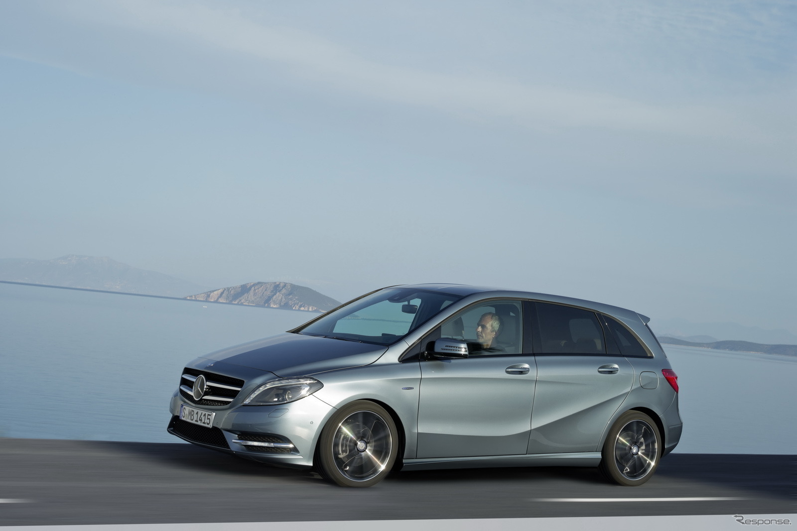 新型メルセデスベンツBクラス