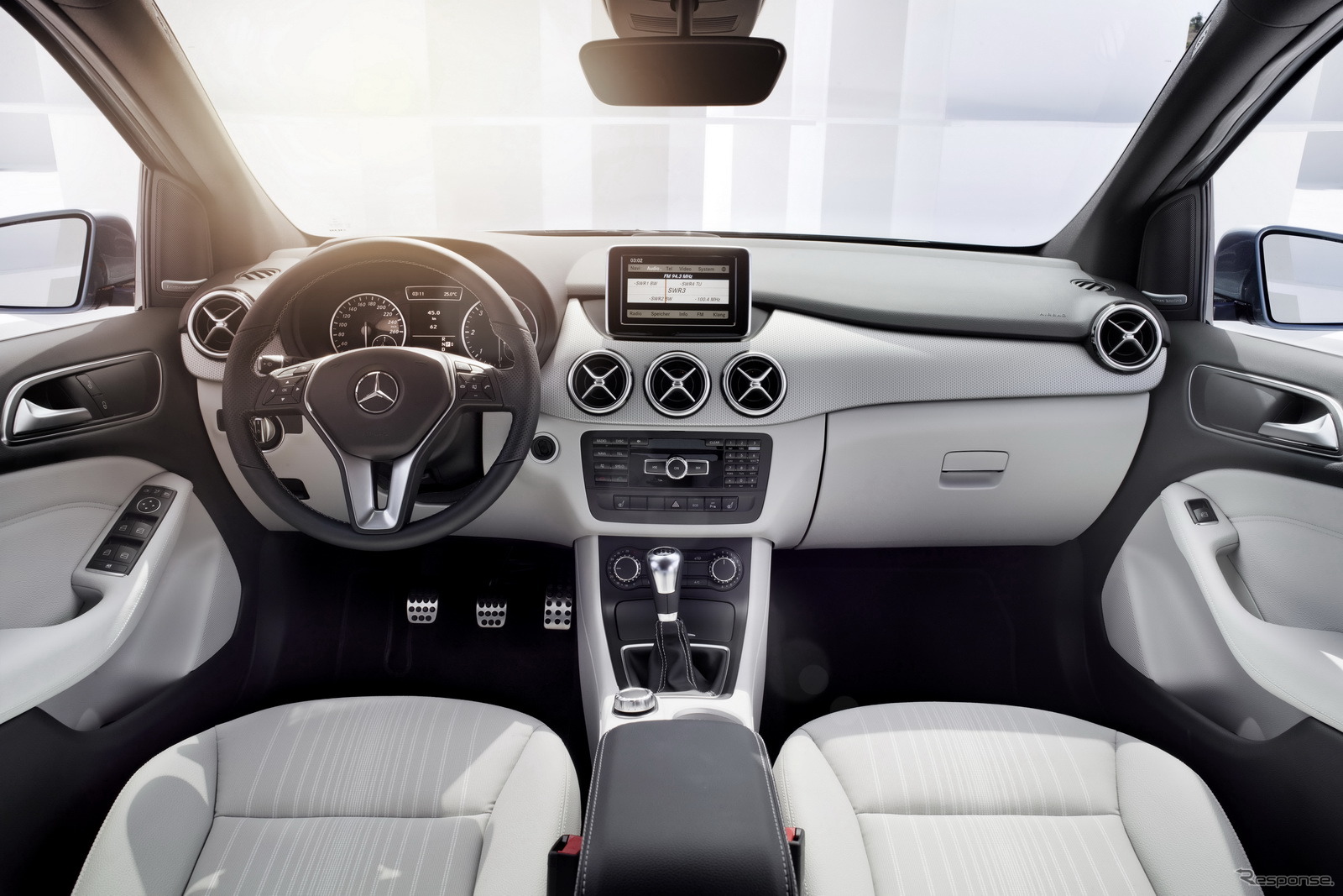 新型メルセデスベンツBクラス