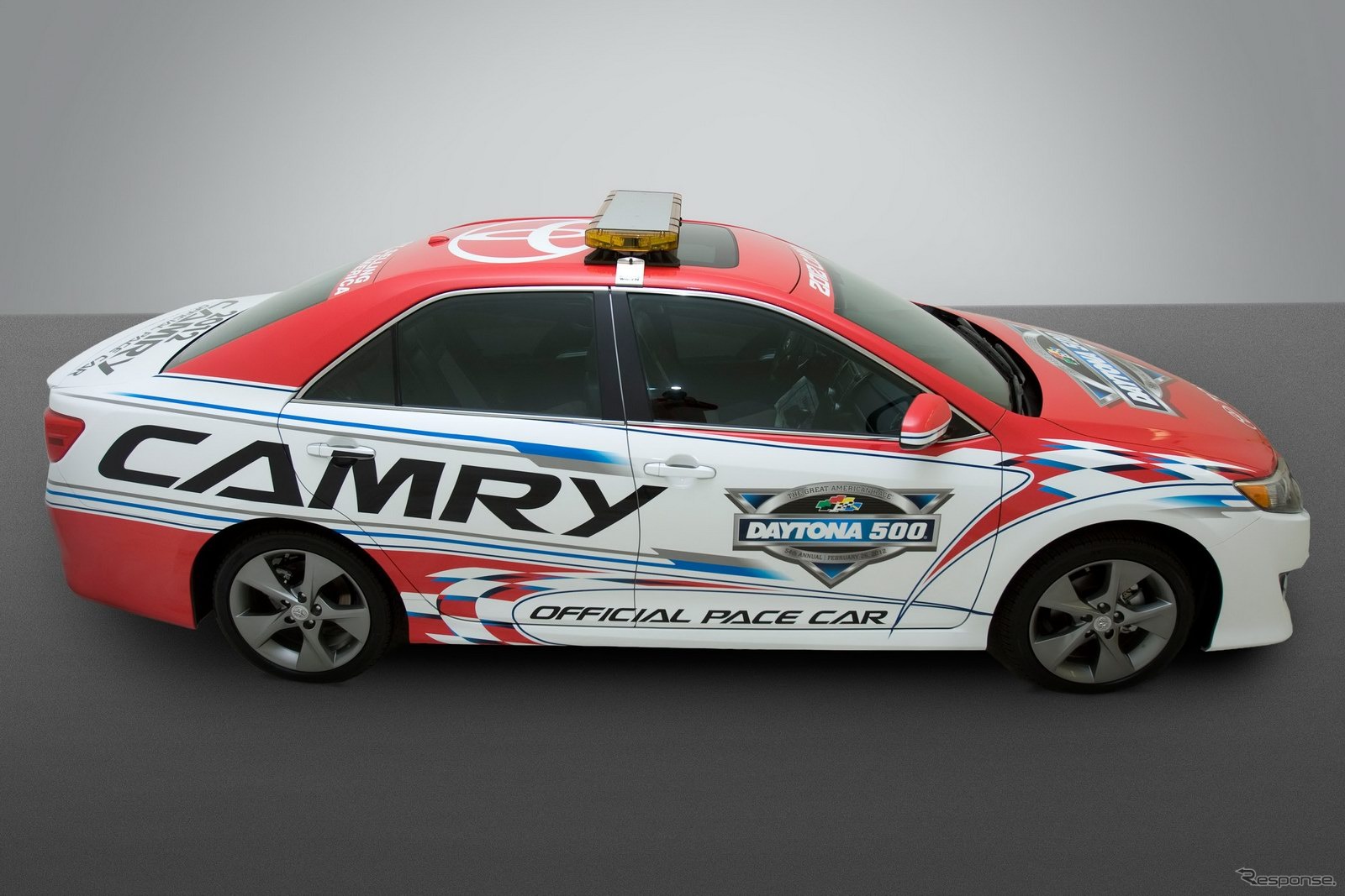 新型カムリのデイトナ500ペースカー