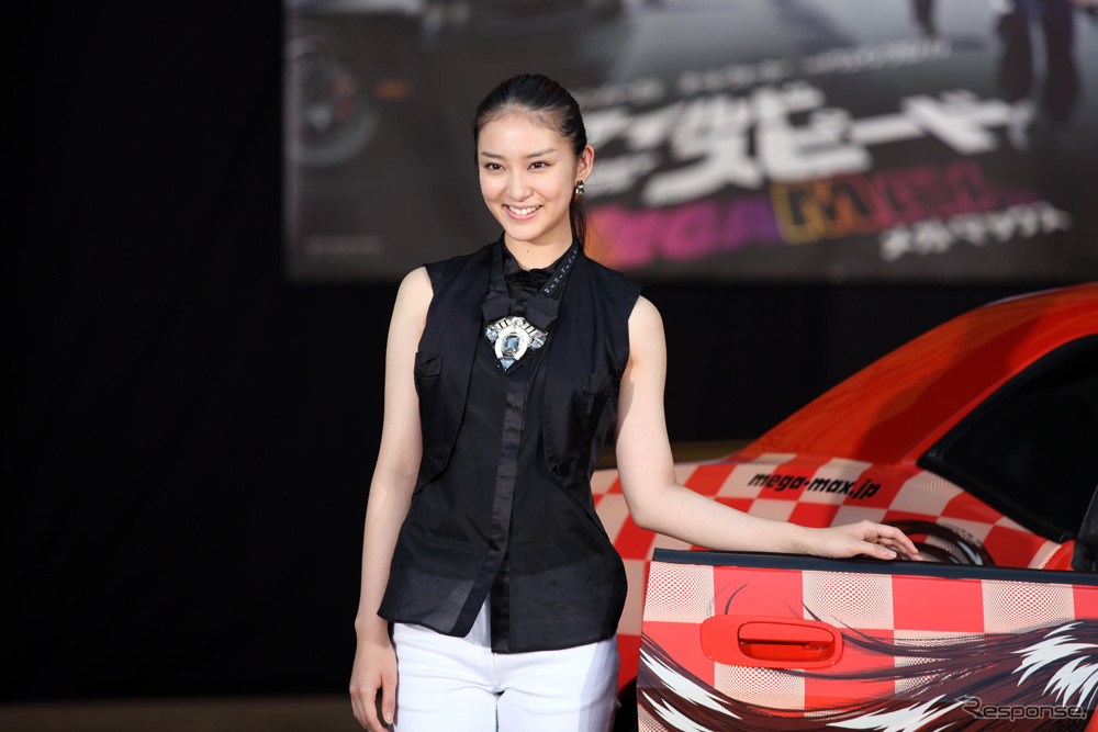 武井咲、映画『ワイルド・スピード MEGA MAX』オリジナルカーを披露